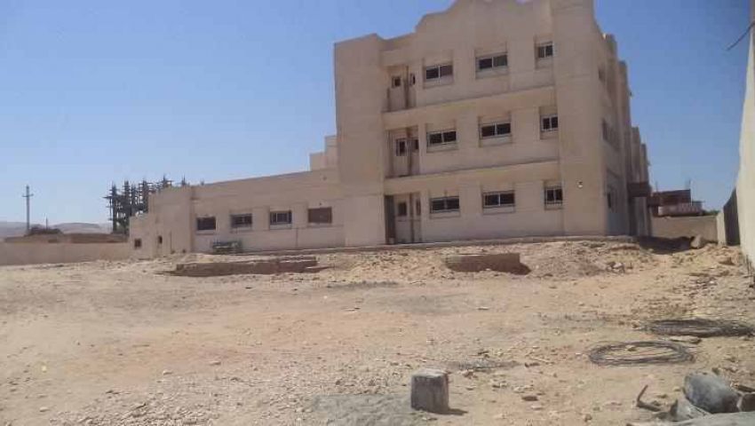 مستشفى قروي الشغب بالأقصر.. 14 عاما تحت الإنشاء